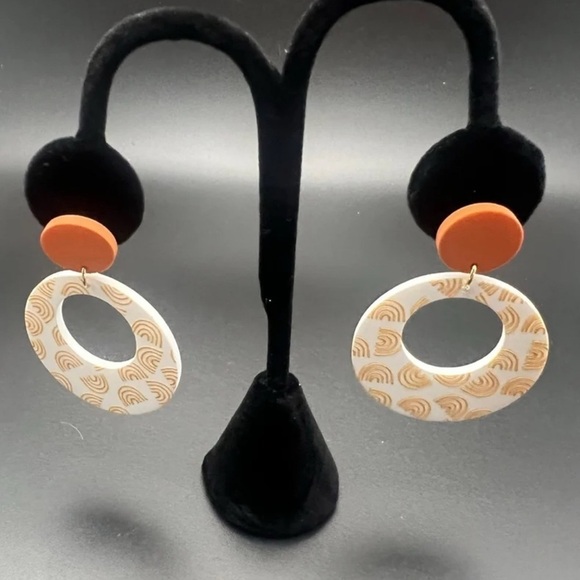 Rainbow Print Retro Hoop Earrings - Picture 13 of 15